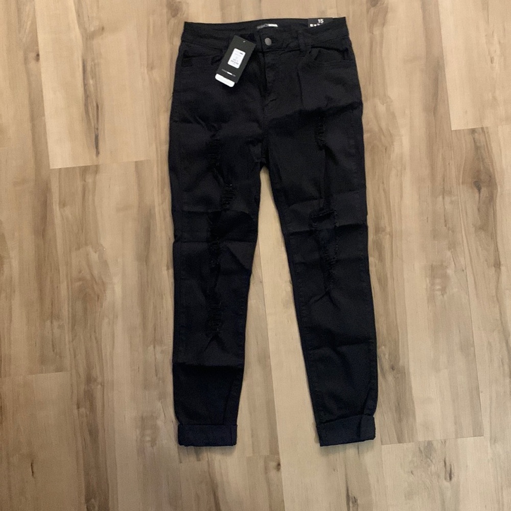 🖤⚡️ Fashion Nova Black Ripped/Stretch Skinny Jean